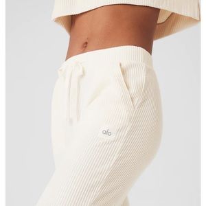 Alo Yoga Muse Sweatpant